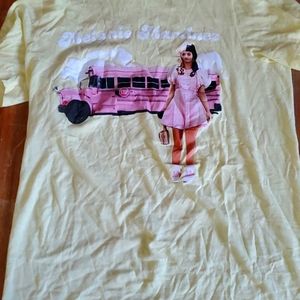 Una camisa/playera de Melanie Martinez